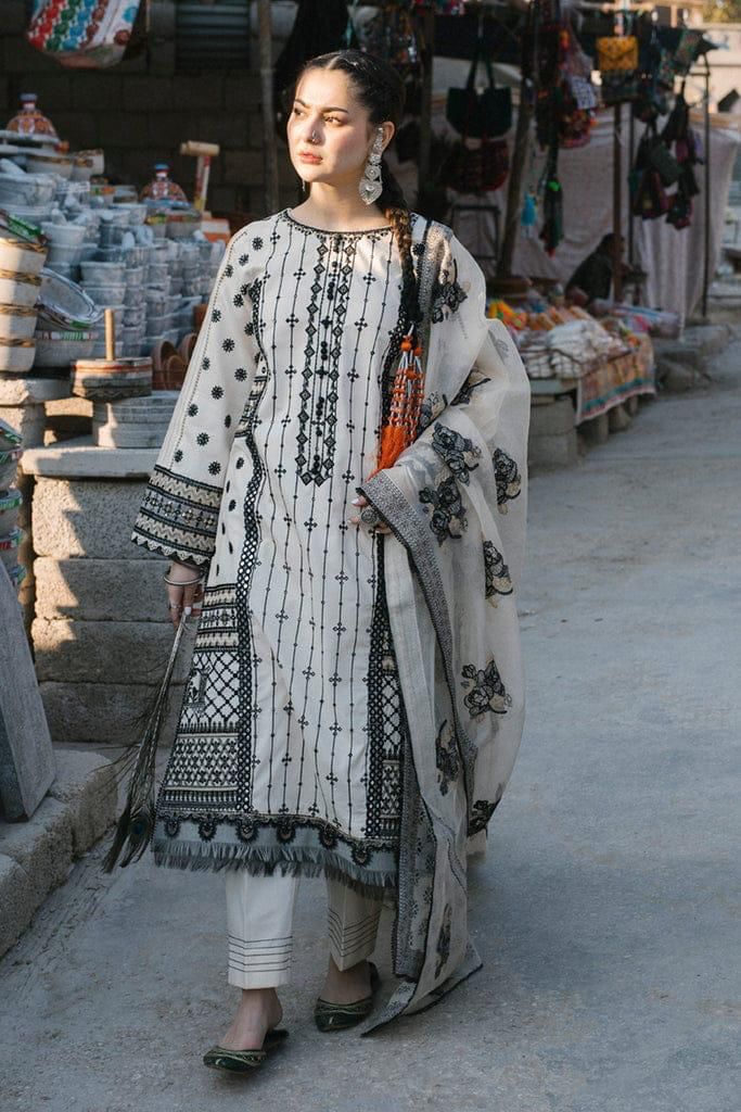 QALAMQAR LAWN