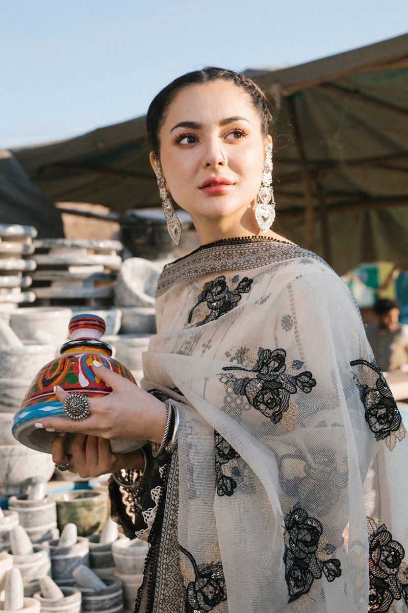 QALAMQAR LAWN